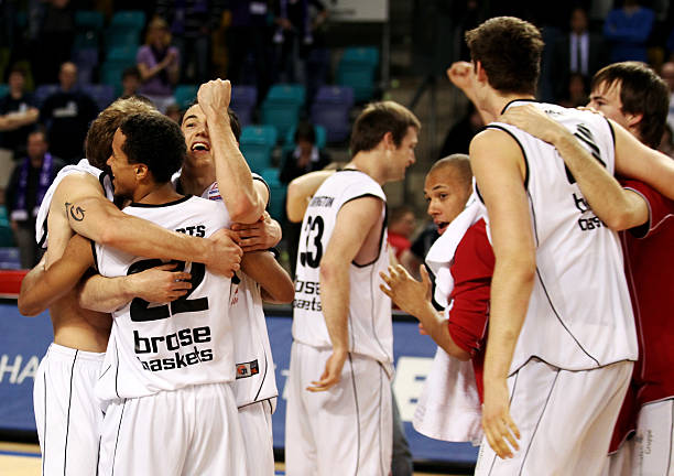 成功地遏制 成功地遏制