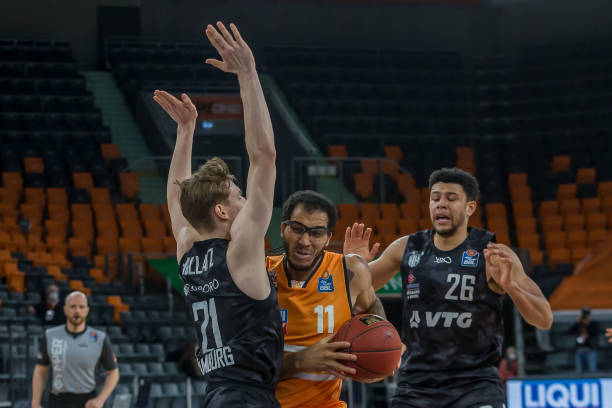 手施加巨大 手施加巨大